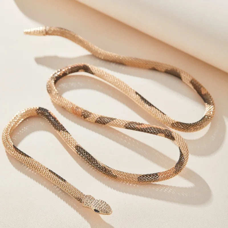 Creative Twisted Snake Head Pendants Necklace