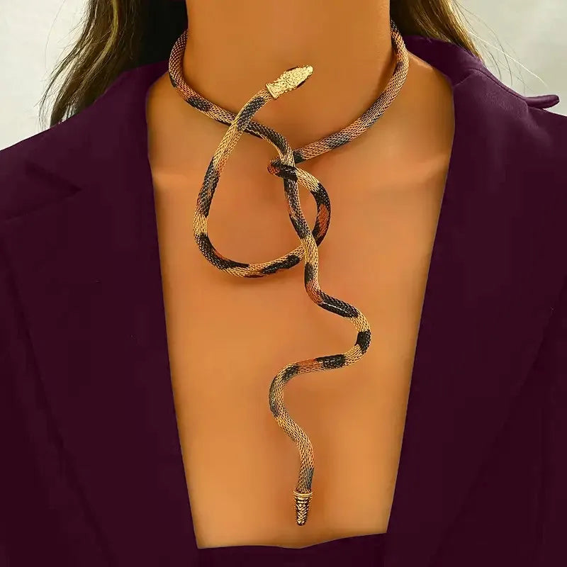 Creative Twisted Snake Head Pendants Necklace