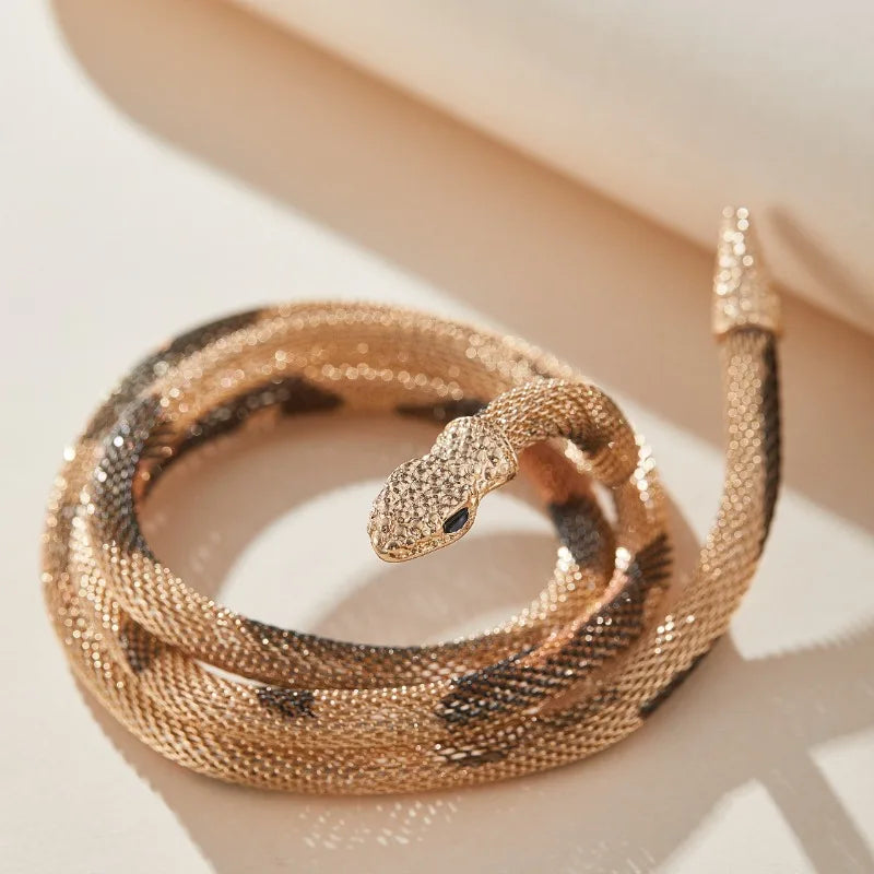 Creative Twisted Snake Head Pendants Necklace