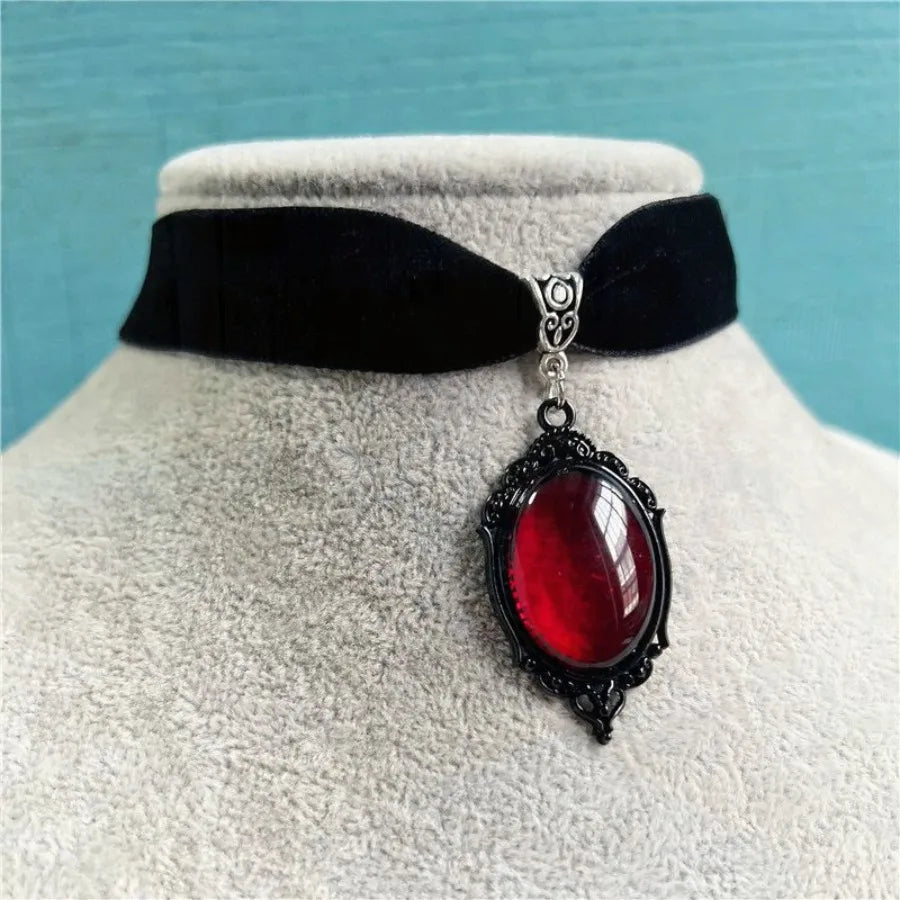 Classic Retro Water Drop Pendant Necklace