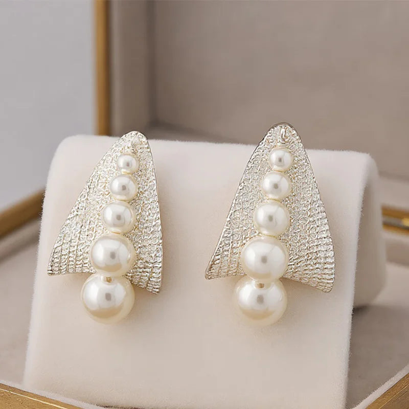 Geometric Metal Imitation Pearl Post Earrings