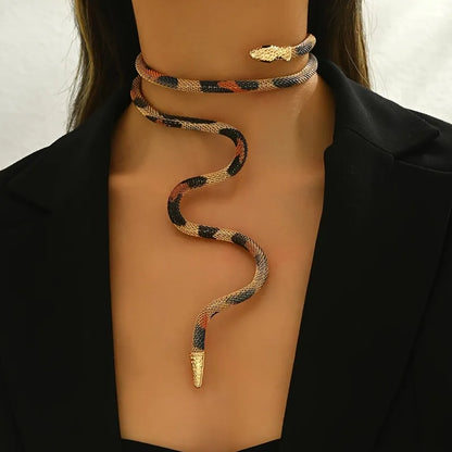 Creative Twisted Snake Head Pendants Necklace