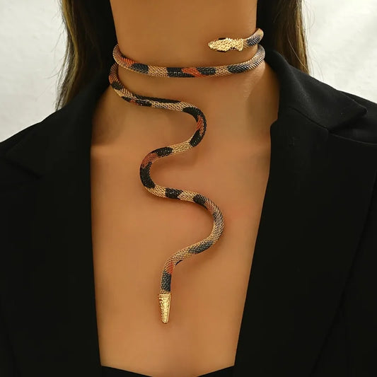 Creative Twisted Snake Head Pendants Necklace