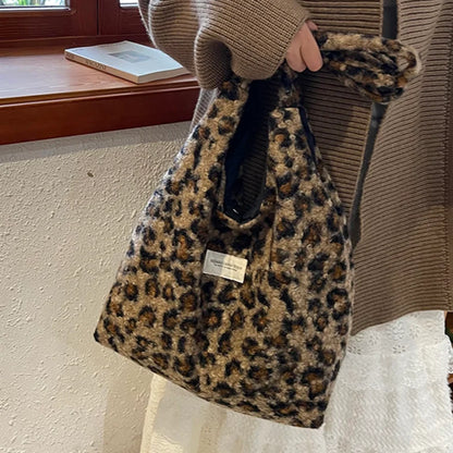 Leopard pattern plush handbag