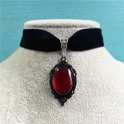 Classic Retro Water Drop Pendant Necklace