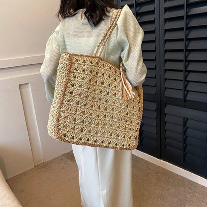 Hollow out tassel weaving straw handbag