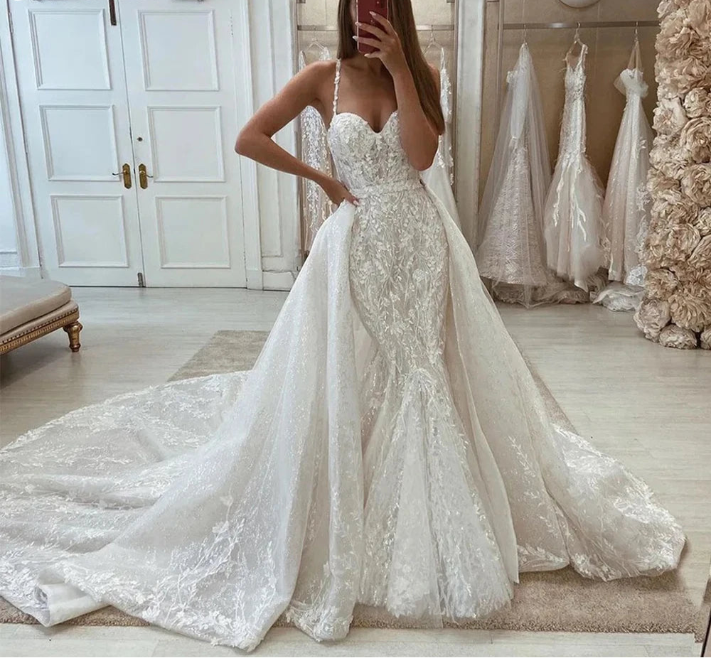 Women's sleeveless mermaid lace wedding dress