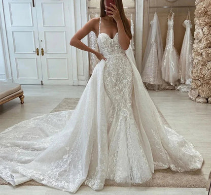 Women's sleeveless mermaid lace wedding dress