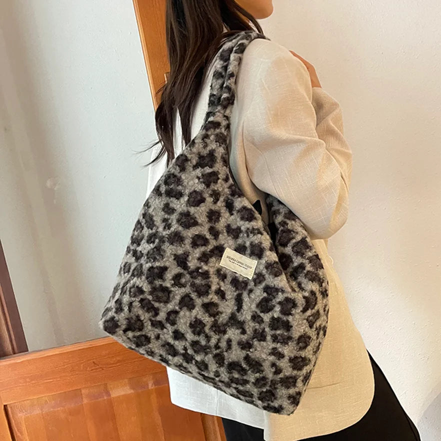 Leopard pattern plush handbag