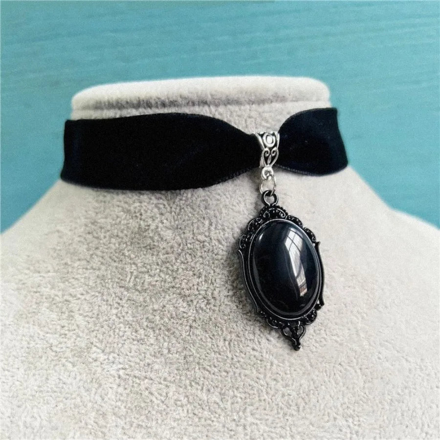 Classic Retro Water Drop Pendant Necklace