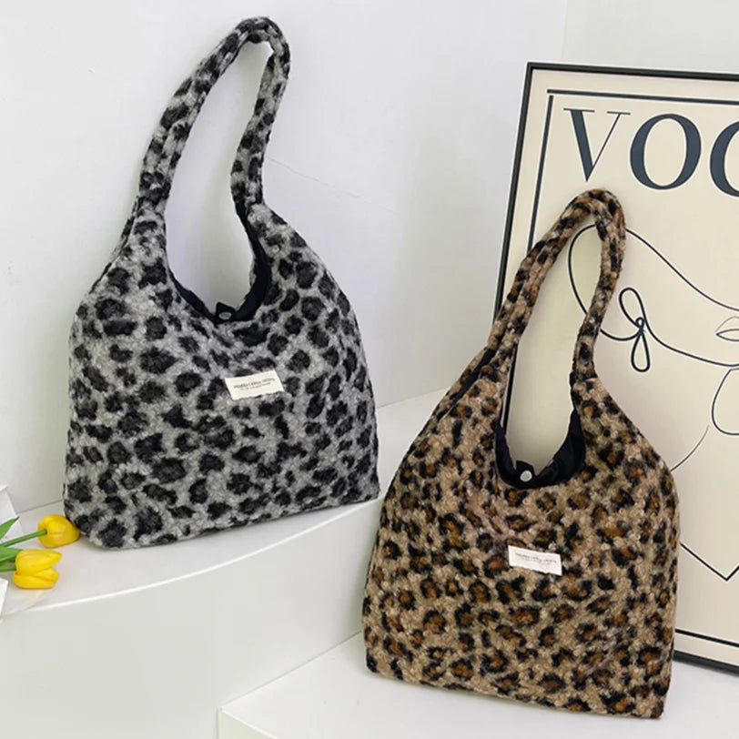 Leopard pattern plush handbag